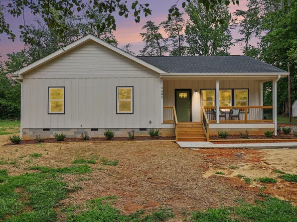 1405 Sundown Dr, Mebane, NC 27302
