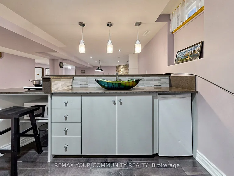 32 Soho Cres #BASEMENT — Photo 14