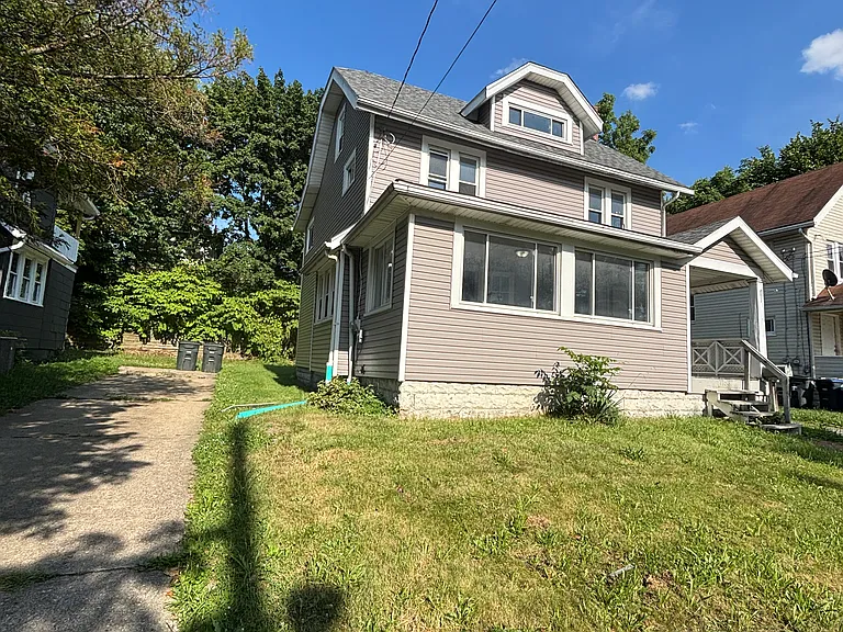 1163 Pondview Ave — Photo 3