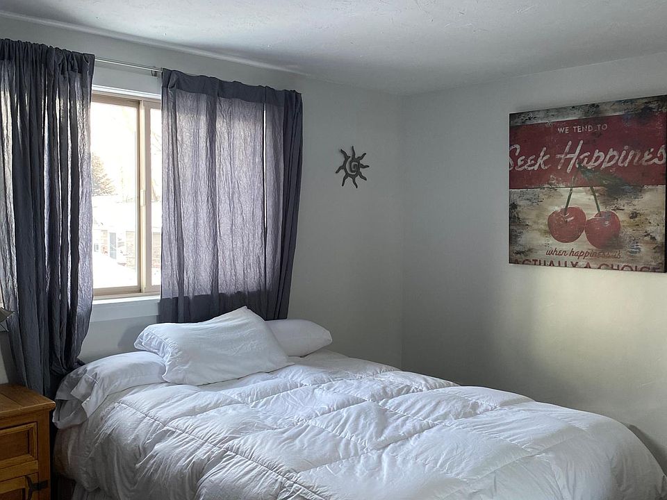 1st image of 200 Crabtree Ln