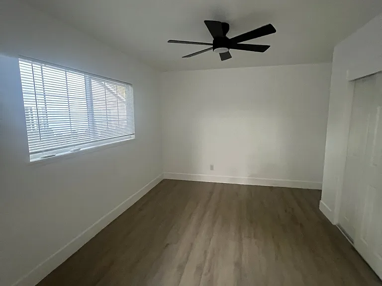 548 Las Palmas Ave #B — Photo 6