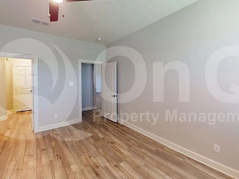 904 Emerson Dr — Photo 10