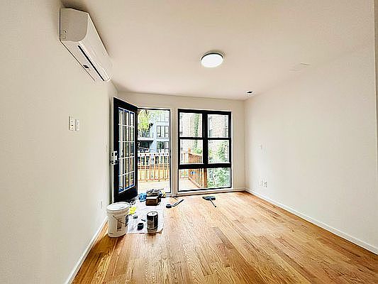 5th image of 661 Hancock St Floor 2