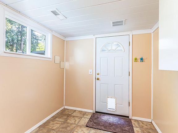 3rd image of 11013 NE 14th St #1