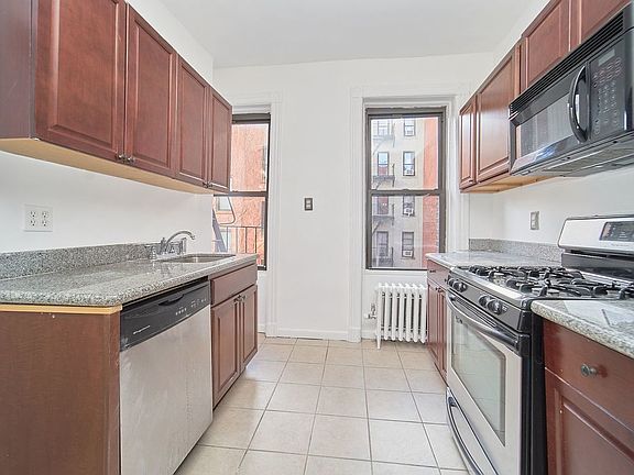 5th image of 442 W 50th St #3W