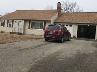 872 Plumtree Rd, Springfield, MA 01118