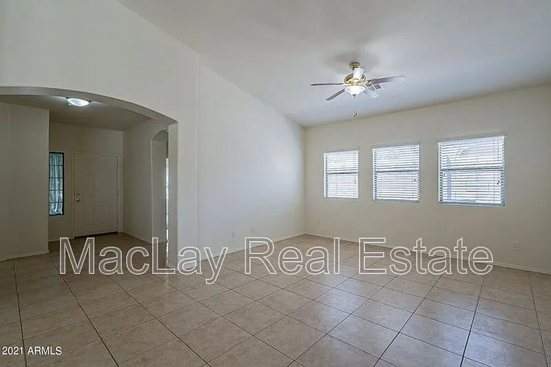 4 bed, 2.0 bath, 1660 sqft, $2,025 — Photo 4