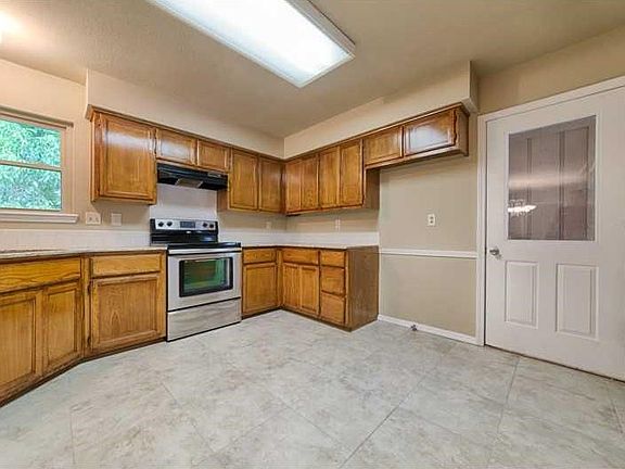 4th image of 10 Shepton Ln