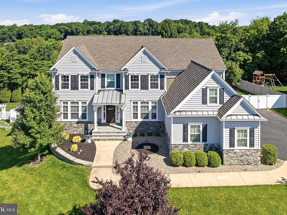 1st image of 10 Gallop Ln
