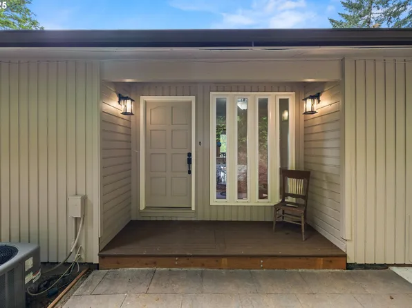 25700 NE Rogol Dr, Hillsboro, OR 97123