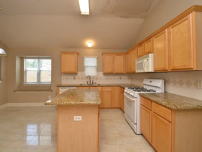 4510 Regal Dr — Photo 13