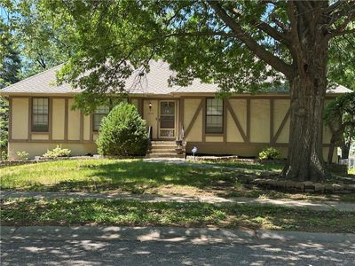 7916 Bradshaw St, Lenexa, KS, 66215