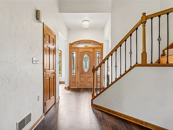 4th image of 9201 Lucia Ln