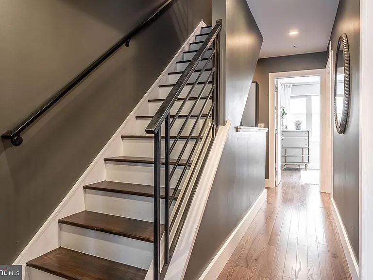 608 N American St — Photo 31