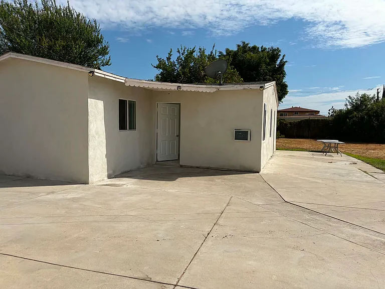 11720 Ferris Rd — Photo 1