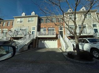 9 Swan Ct, Jersey City, NJ 07305