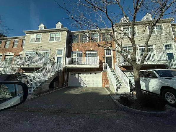 9 Swan Ct, Jersey City, NJ 07305