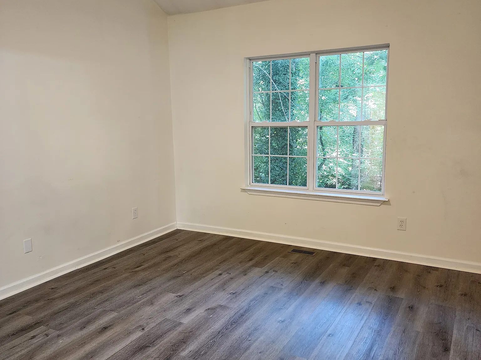 3 bed, 2.0 bath, 1250 sqft, $1,900 — Photo 4
