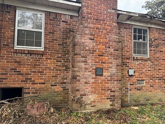 3rd image of 1314 Randall Dr
