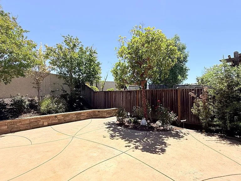 304 Karelian St — Photo 26
