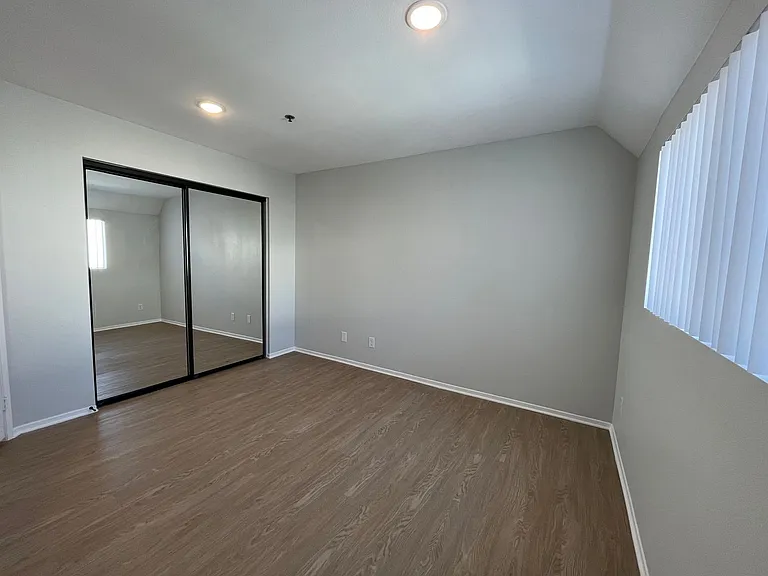 10755 Kling Street — Photo 27