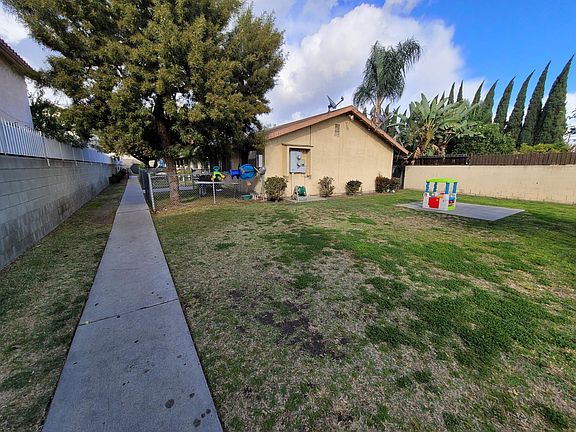 5th image of 4441 Santa Ana St #B