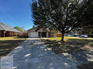 1300 Brentwood Dr, Hinesville, GA 31313