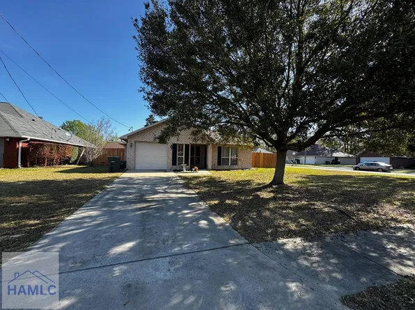 1300 Brentwood Dr, Hinesville, GA 31313