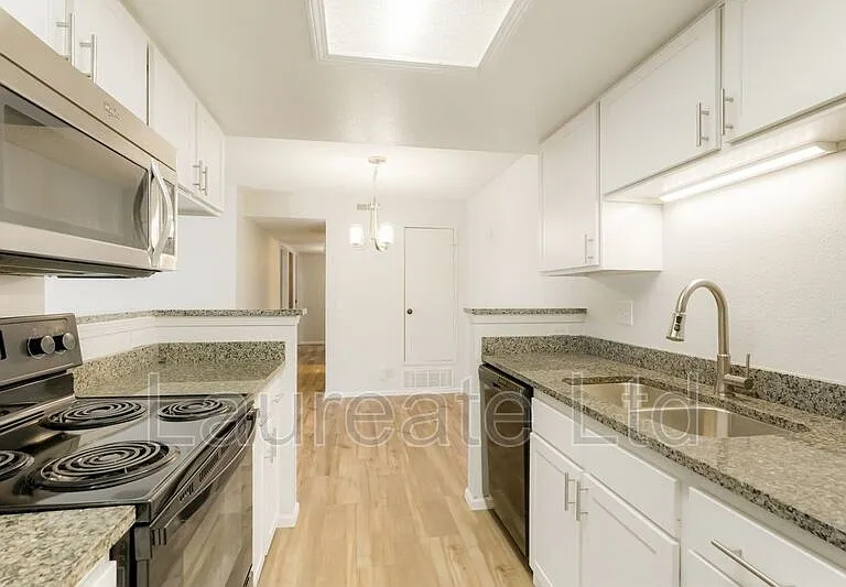 8555 Fairmount Dr #I202 — Photo 9
