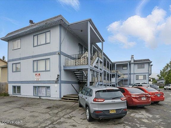 2nd image of 225 N Park St #11