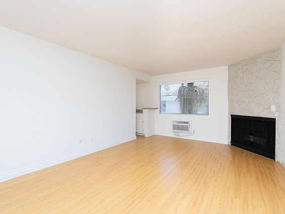 3rd image of 3646 Mentone Ave APT 5