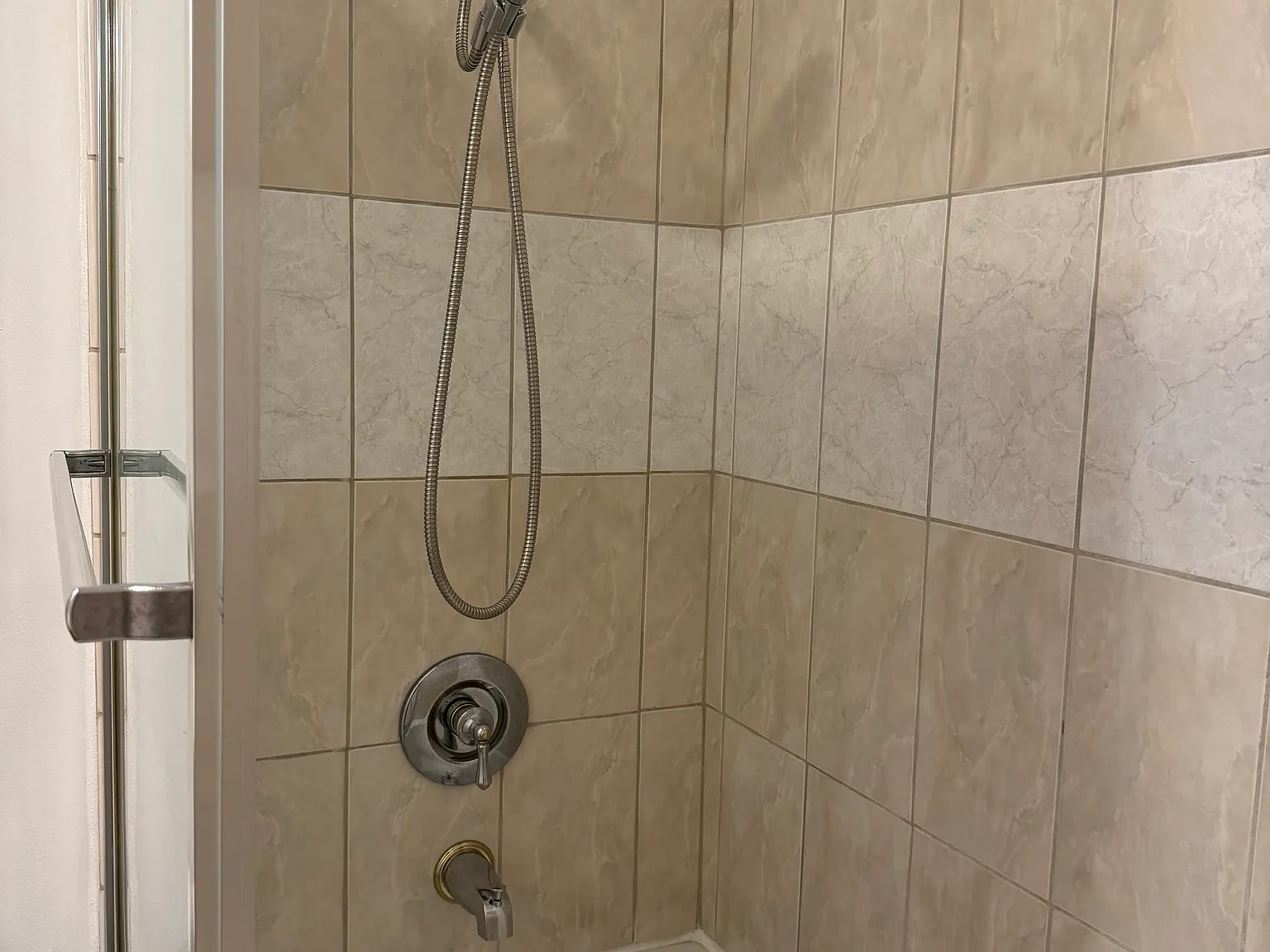 1 bed, 450 sqft, $1,700 — Photo 2