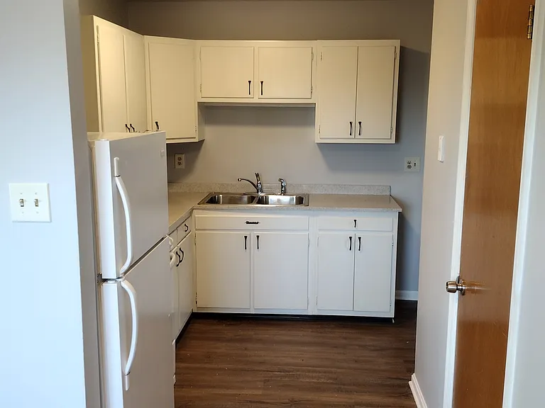 2163 Cypress Dr #B — Photo 4