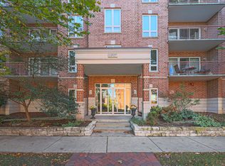 1327 E Washington St Unit 305, Des Plaines, IL 60016