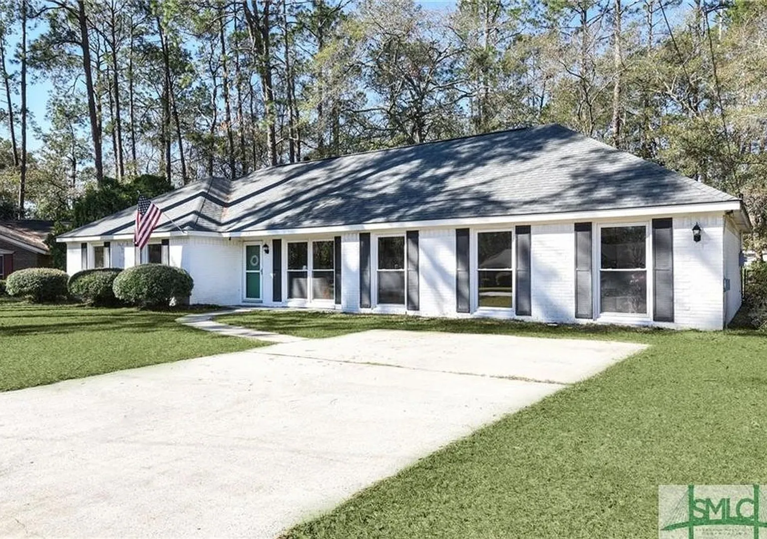 Beautiful 3 bedrooms, 2 full bathrooms, all-brick, ranch-style home — Photo 2