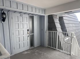 423 Pine Tree Ct, Atlantis, FL