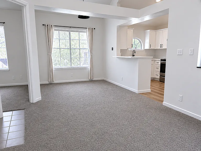 5445 S Ocean Ct — Photo 2