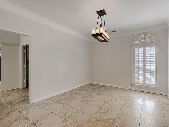 5th image of 2803 Wyndham Ln