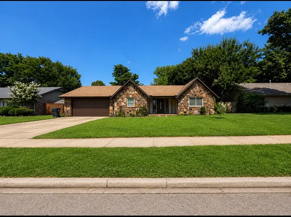205 Fox Run Cir, Jenks, OK 74037