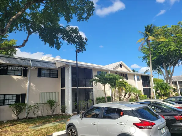 907 NE 199th St APT 206, Miami, FL 33179