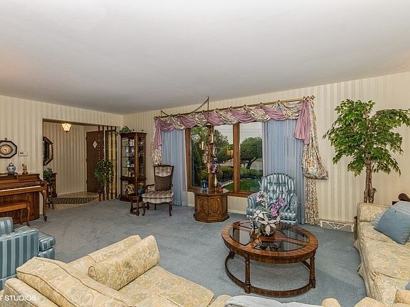 3rd image of 51 Elm Ct
