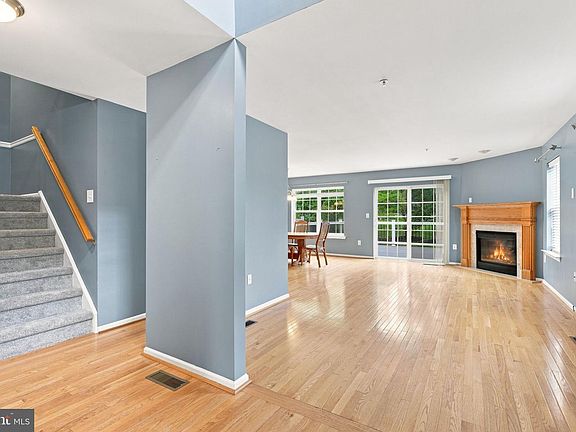 5th image of 256 Hampshire Dr