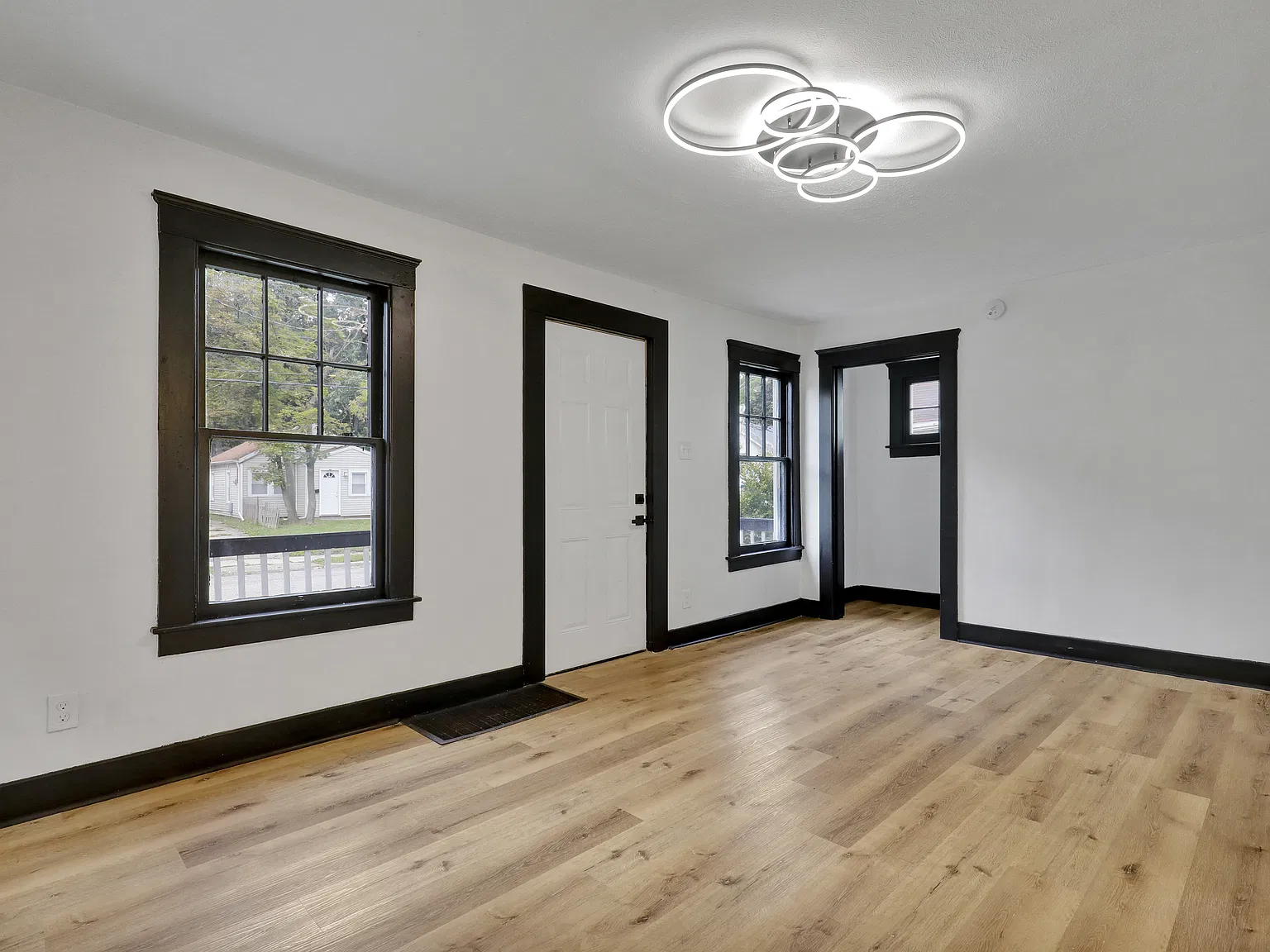 3 bed, 2100 sqft, $1,690 — Photo 3