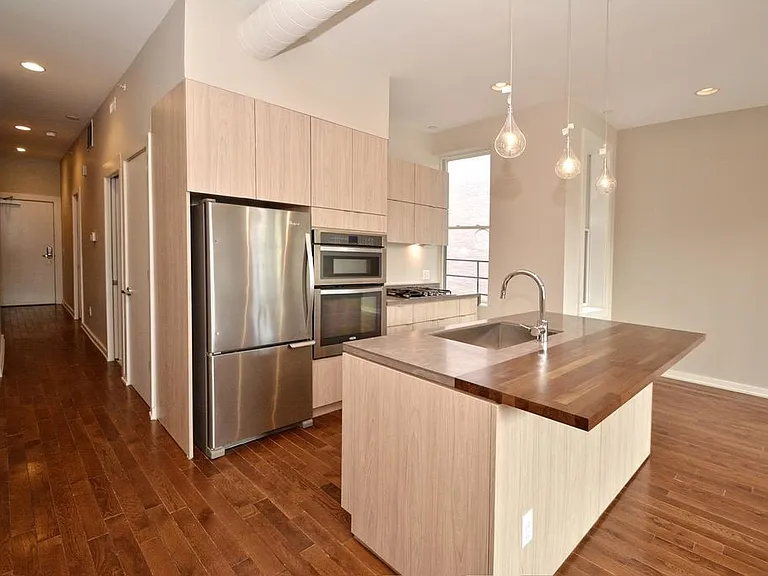 122 W 15th St #222 — Photo 8