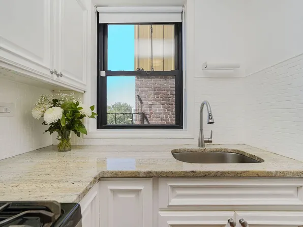 2821 Kings Highway image 10 of 22