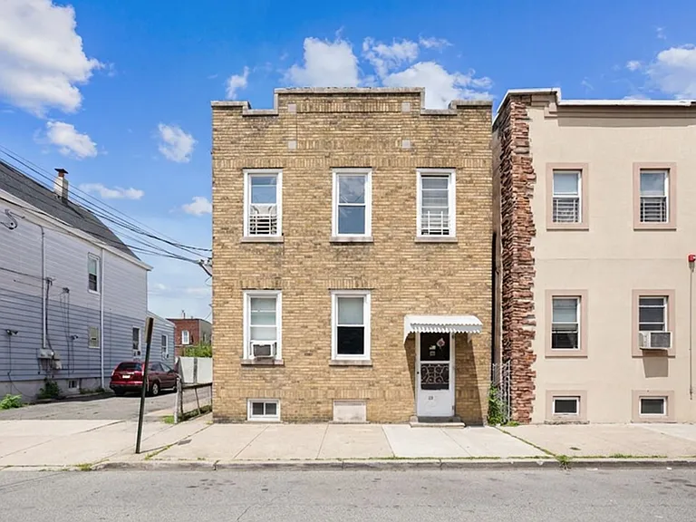 23 Farnham Ave #2 — Photo 9