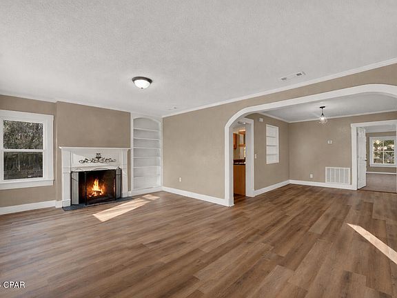 5th image of 657 Main St