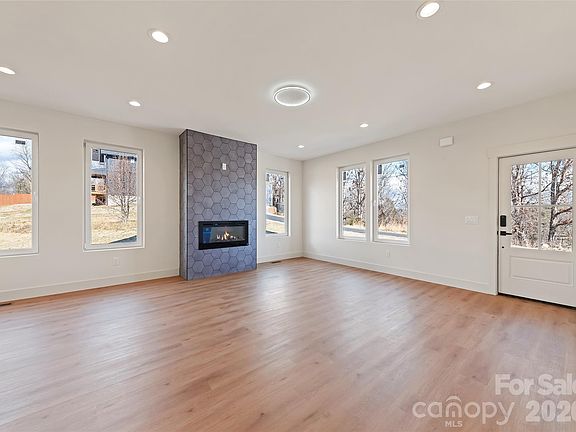 3rd image of 40 Firefly Ridge Trl