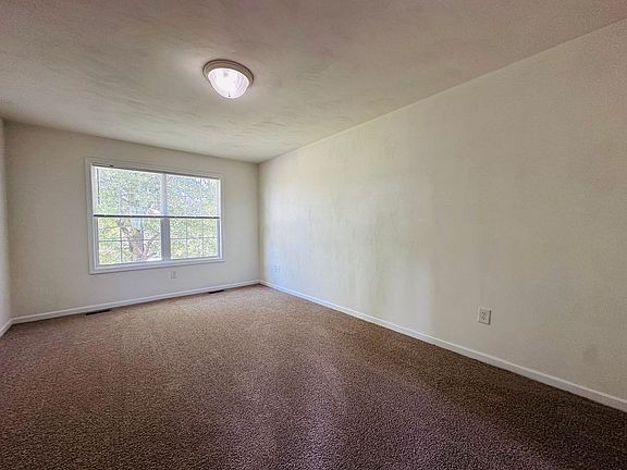 3rd image of 320 Sequoia Cir NW