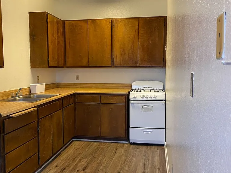 461 W Colorado St — Photo 13